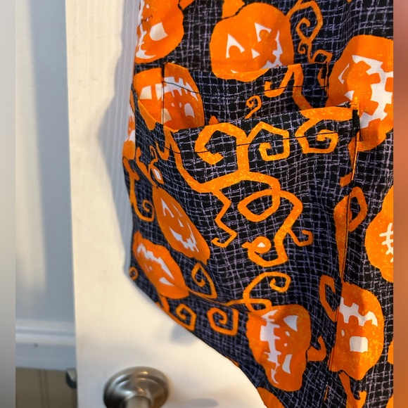 Women’s Halloween printed scrub top - Picture 6 of 7
